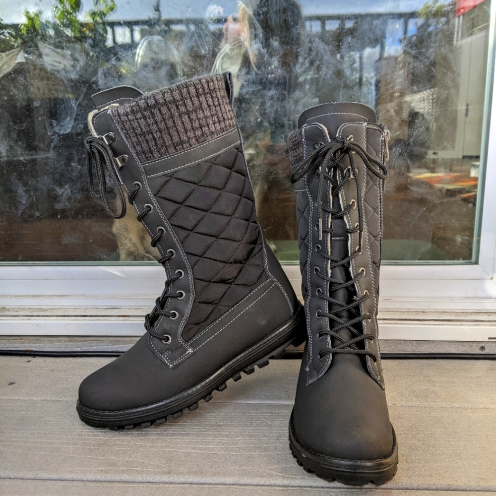 Lace up quilted boots